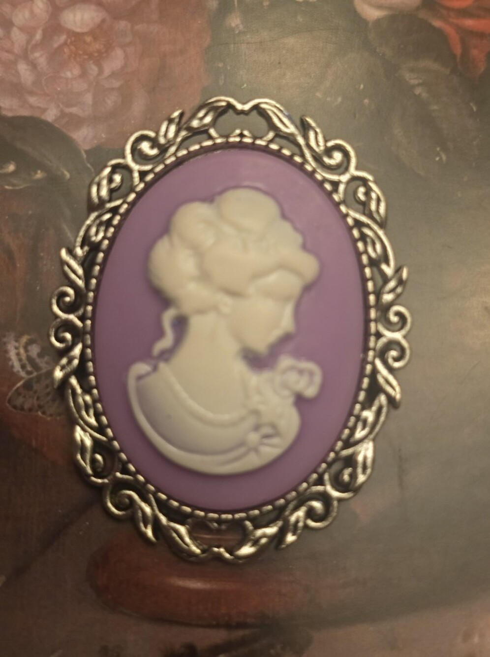 Tradional Victorian Cameo In Lilac Background Brooch With Silver Tone Frame
